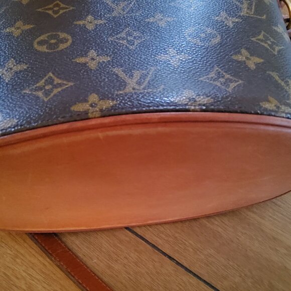 Louis Vuitton Drouot Crossbody Handbag - Picture 5 of 16